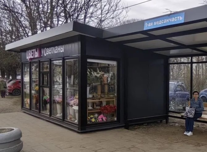 На остановках Твери устанавливают современные торговые киоски На остановках Твери устанавливают современные торговые киоски