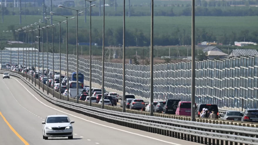 Минтранс обновил правила проезда по Крымскому мосту: Что нужно знать Тверским водителям?