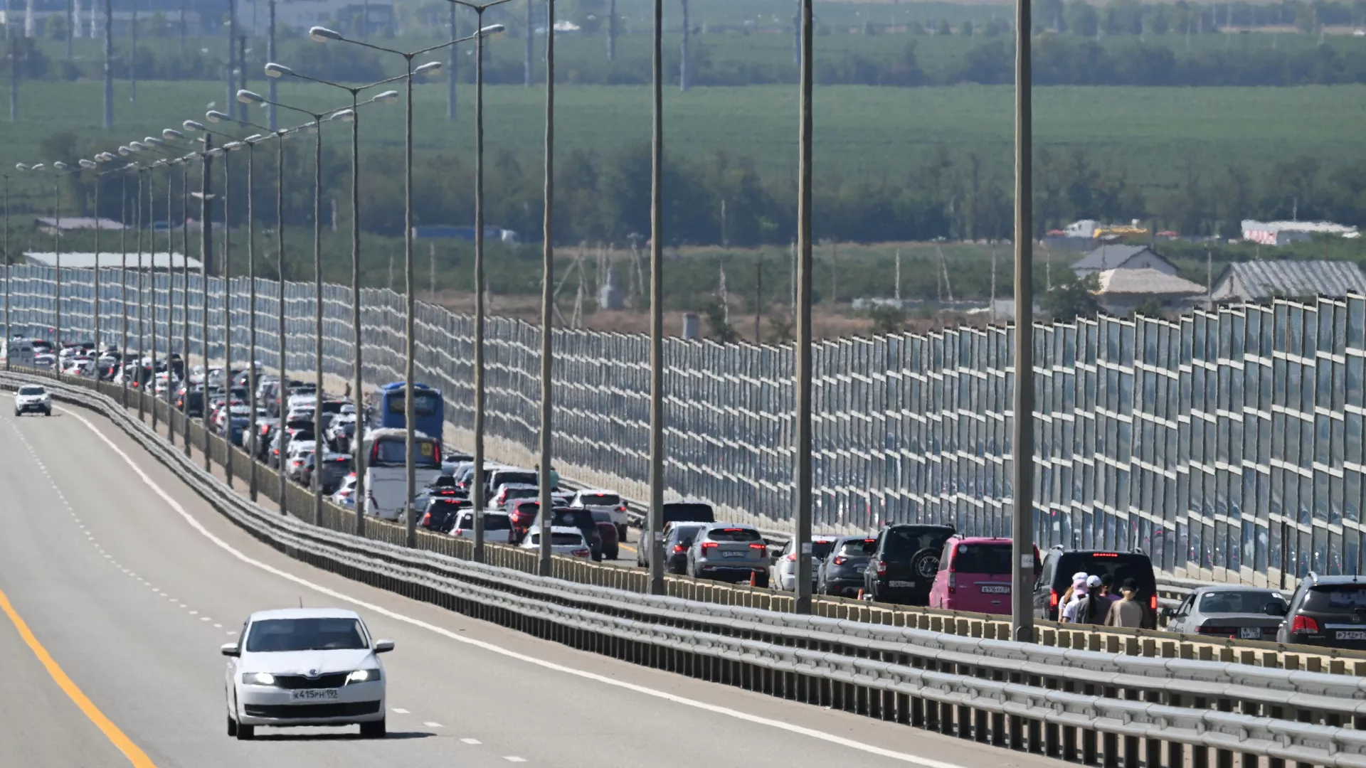 Минтранс обновил правила проезда по Крымскому мосту: Что нужно знать Тверским водителям?