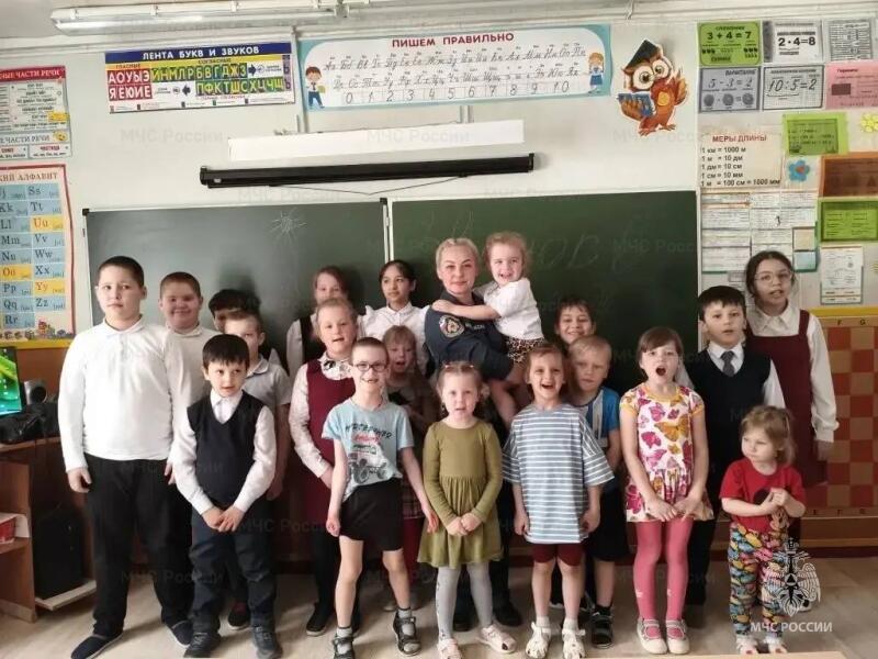 Уроки спасения в Рамешках: Ребята учатся правилам эвакуации и безопасности