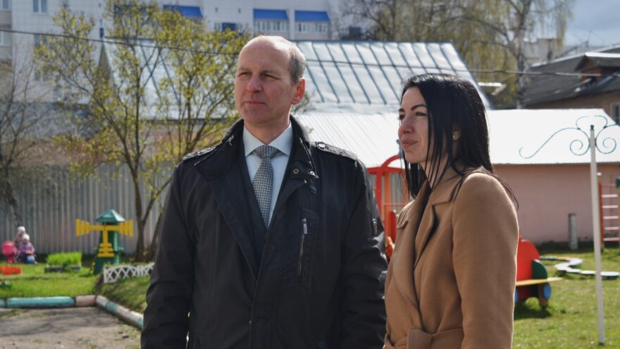 Тверские депутаты помогли детскому саду № 125 решить проблемы с мусором и парковкой