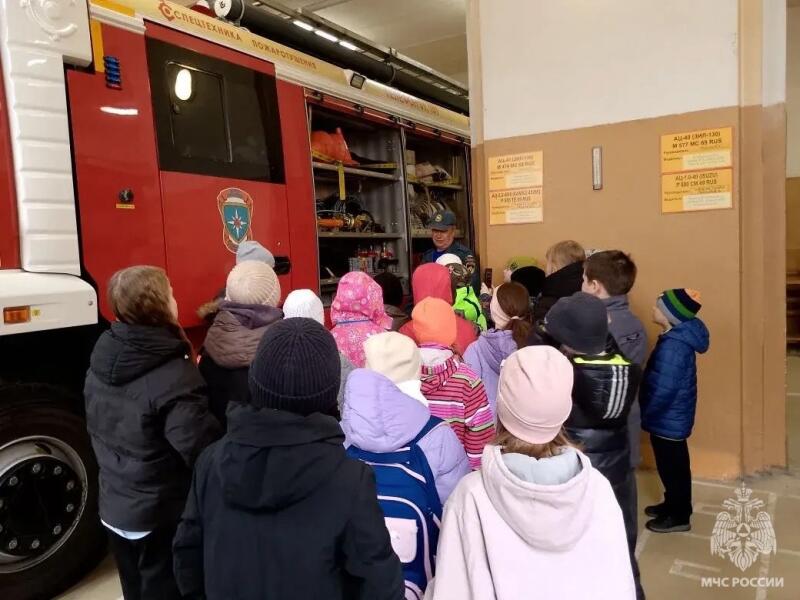 Ржевские школьники в гостях у героев: экскурсия в пожарную часть №62