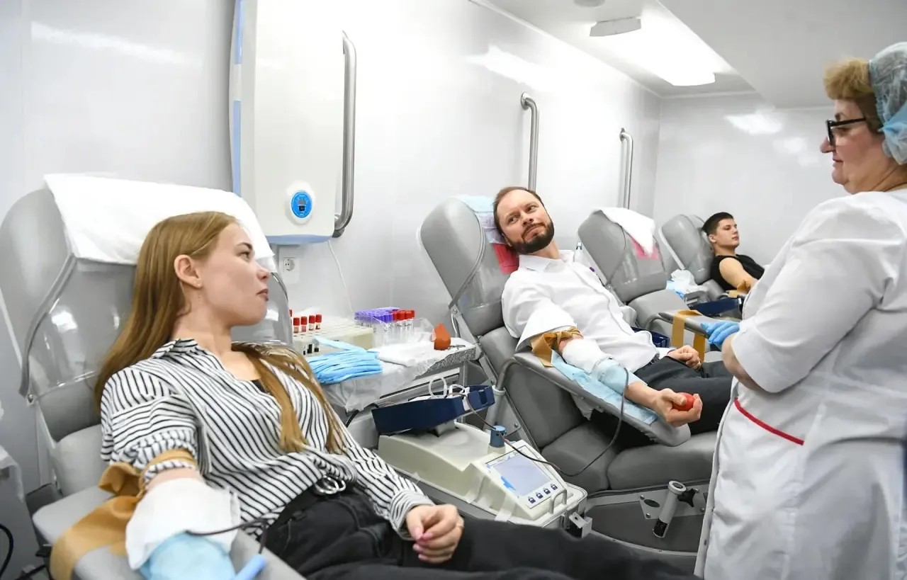 Виталий Королев сдал кровь в Национальный день донора