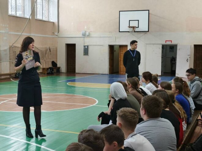 Дорожная грамотность в школе № 40: ГИБДД Твери провела уроки для школьников