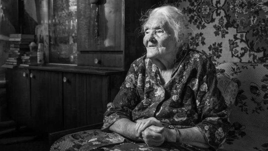 Старица встречает Пасху с фотовыставкой о своих героях: Виктор Христенко представит портреты долгожителей
