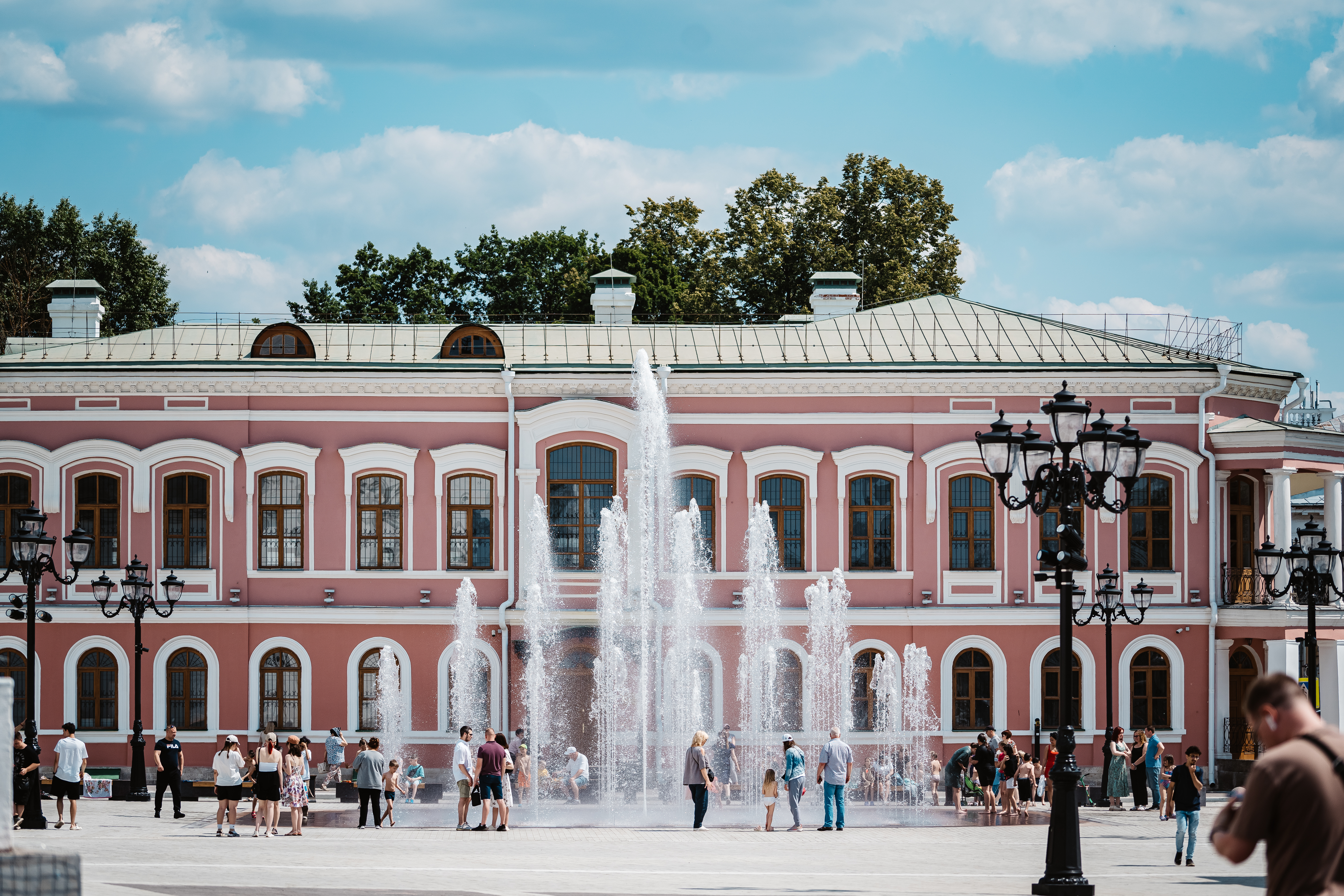 1 мая — старт сезона светомузыкального фонтана на Соборной площади Твери