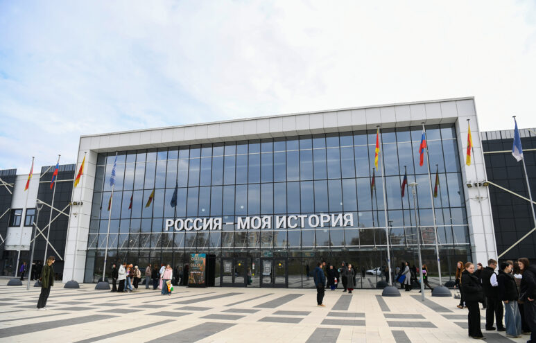 Виталий Королев на ярмарке трудоустройства