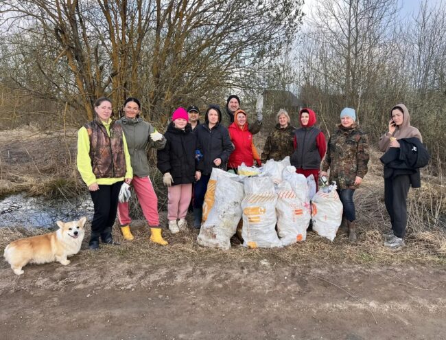 Жители Калининского округа провели образцовый субботник Жители Калининского округа провели образцовый субботник