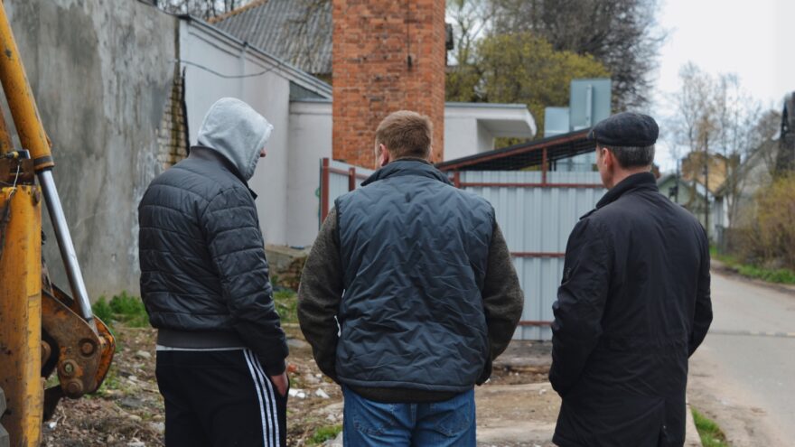 Тверские депутаты помогли детскому саду № 125 решить проблемы с мусором и парковкой