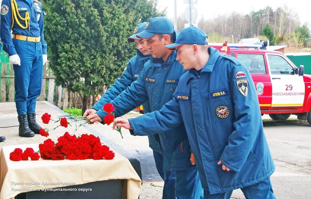 В Конаковском округе открыли мемориальную доску пожарному