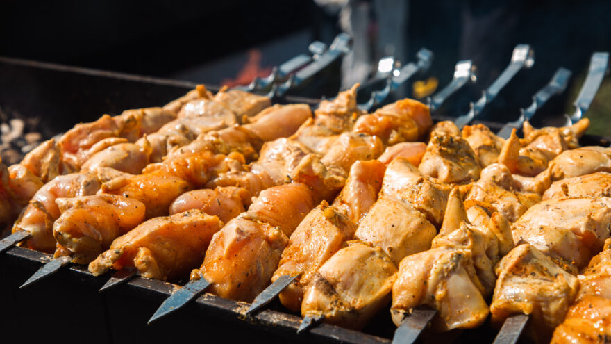 Пикники и дача: россияне готовятся к скромным, но душевным майским выходным