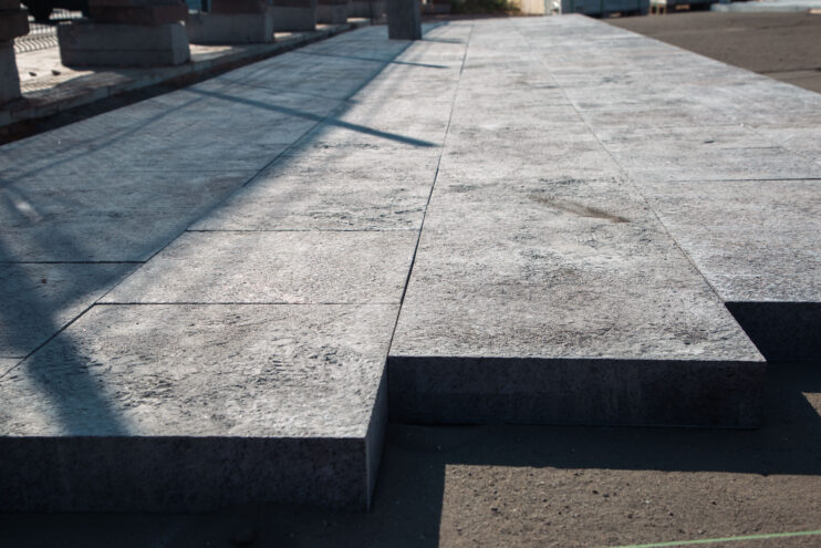 Тверь инвестирует в комфорт: бортовой камень и брусчатка появятся на улицах города