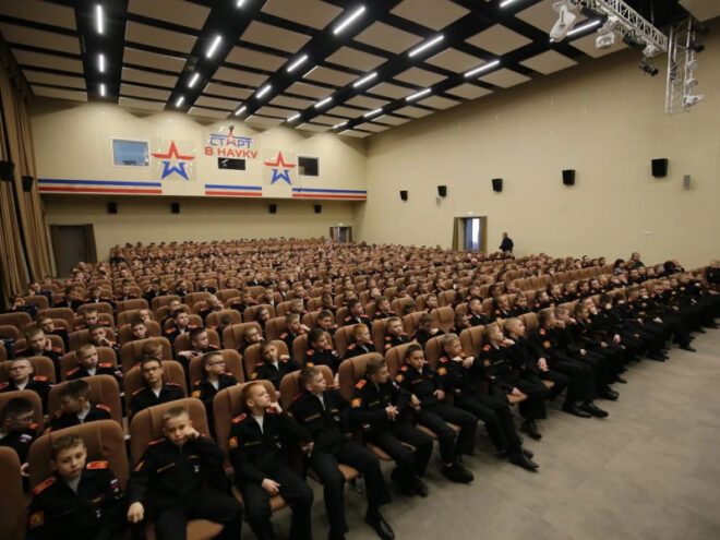 Правовая грамотность и цифровая защита: важная встреча полицейских и суворовцев в Твери