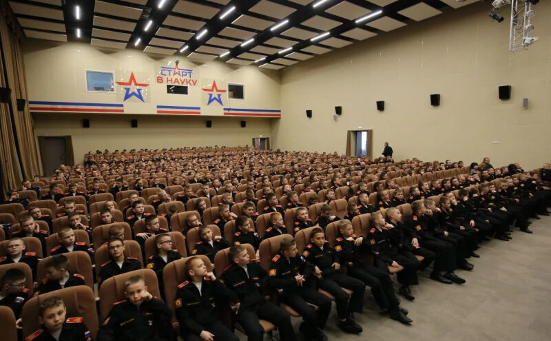 Правовая грамотность и цифровая защита: важная встреча полицейских и суворовцев в Твери