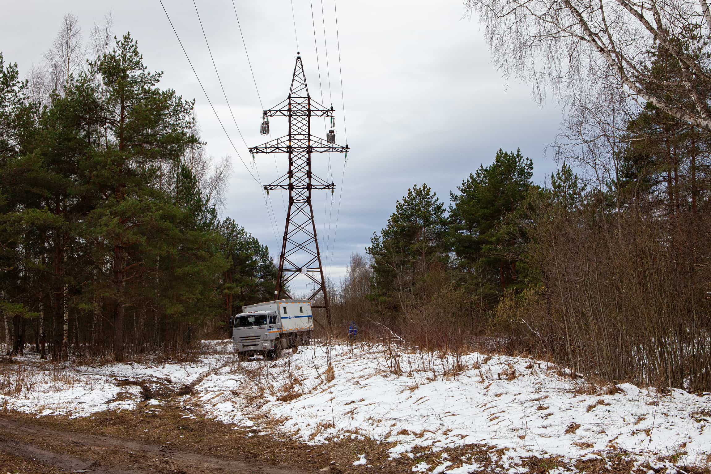 Энергетики «Тверьэнерго» устраняют последствия непогоды