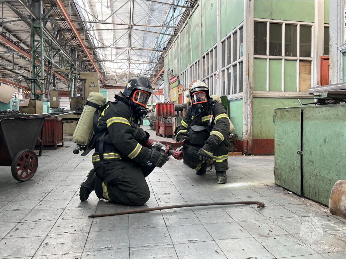 Машиностроительный завод стал полигоном для пожарно-тактических учений в Бежецке