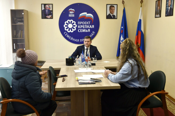 Депутаты помогли жителям Твери и ответили на их вопросы Депутаты помогли жителям Твери и ответили на их вопросы