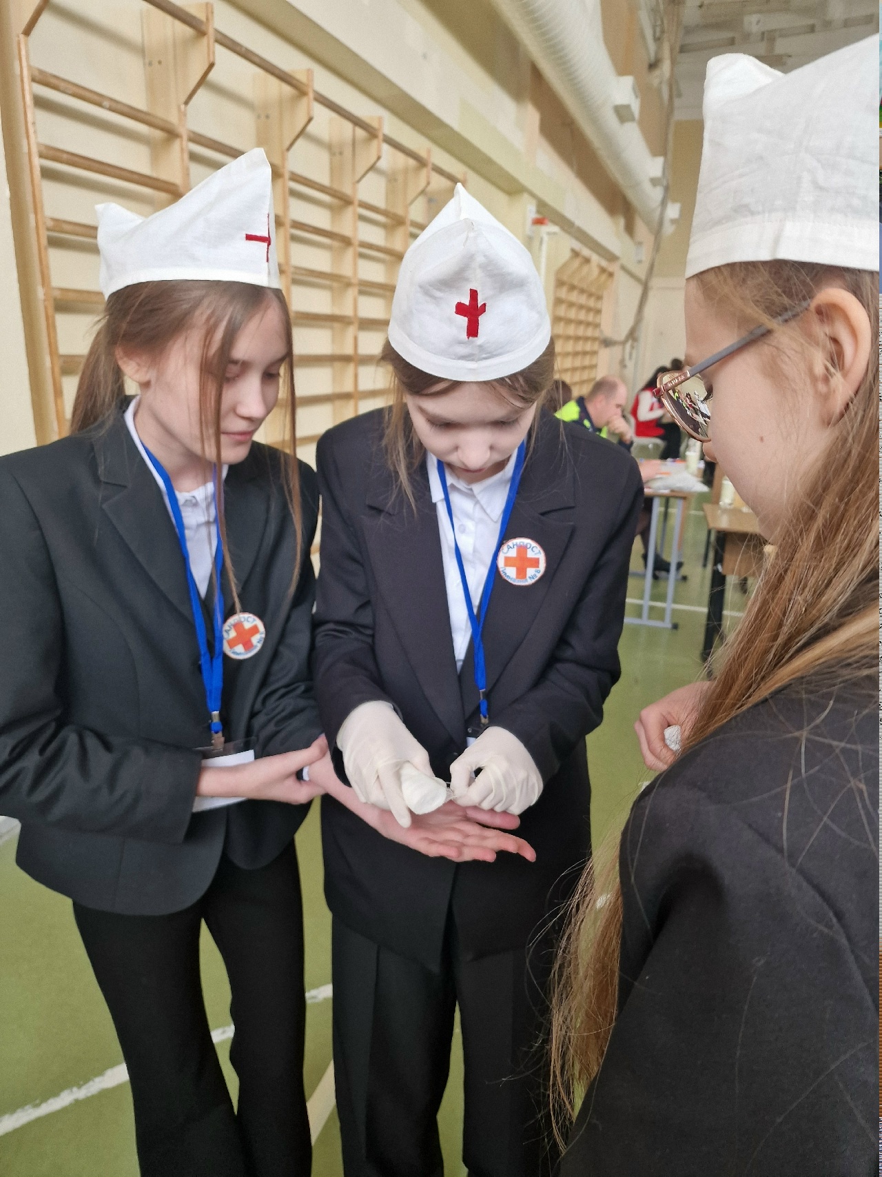 Красный Крест и Минобразования Твери объединили школьников для спасения жизней: Итоги городских соревнований санитарных постов