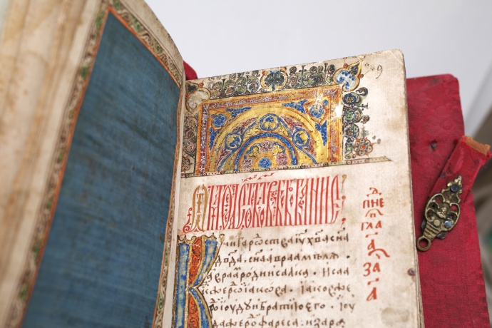 В императорском дворце показывают рукописи и редкие книги