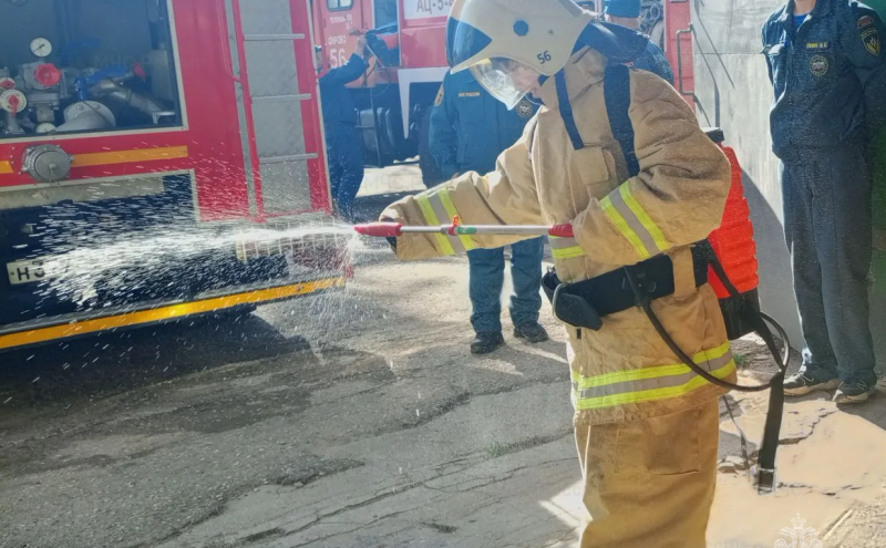 Учащиеся Дубровской школы на Дне открытых дверей в пожарной части