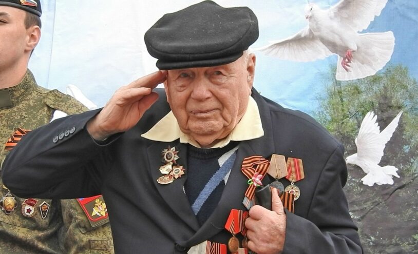 Фронтовику Александру Тупицыну из Калязина исполнилось 102 года Фронтовику Александру Тупицыну из Калязина исполнилось 102 года