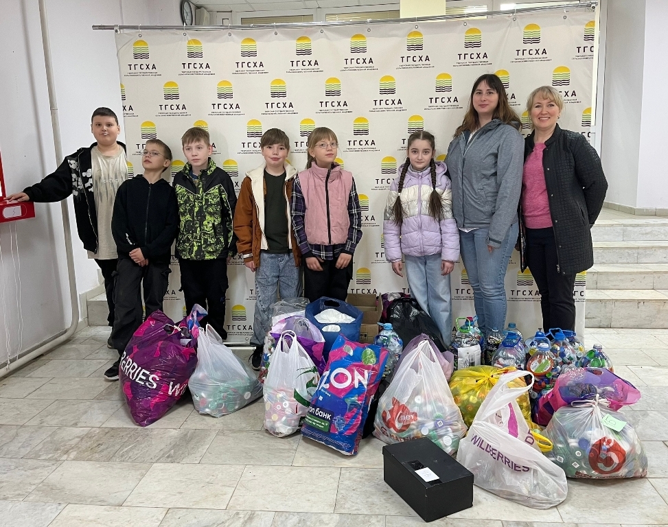 Школьники Калининского округа участвуют в экологических акциях