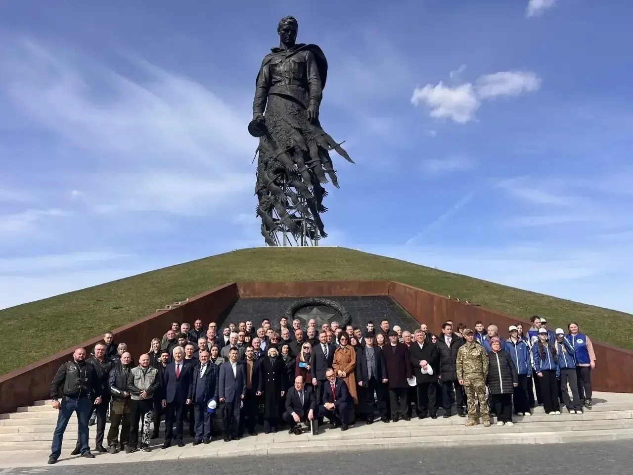 Владимир Васильев соединил народы у Ржевского мемориала