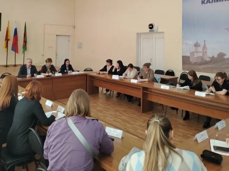 В Калининском округе прошла встреча по вопросам занятости несовершеннолетних В Калининском округе прошла встреча по вопросам занятости несовершеннолетних