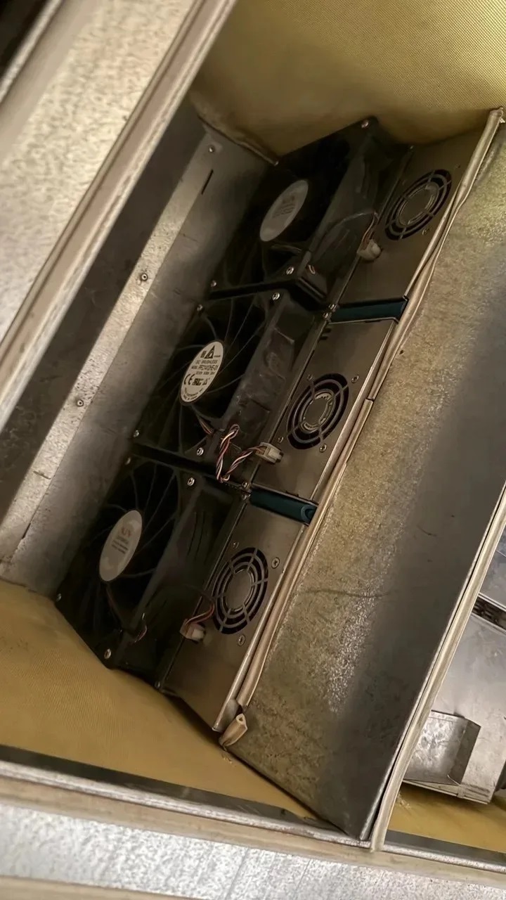 Специалисты «Тверьэнерго» пресекли работу нелегальной майнинговой фермы в Торжокском муниципальном округе Специалисты «Тверьэнерго» пресекли работу нелегальной майнинговой фермы в Торжокском муниципальном округе