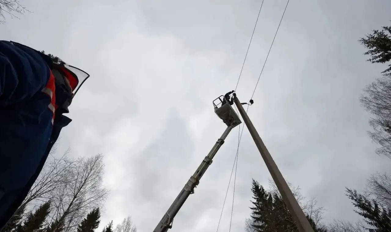 Энергетики «Тверьэнерго» восстановили электроснабжение более 90% пострадавших от непогоды потребителей