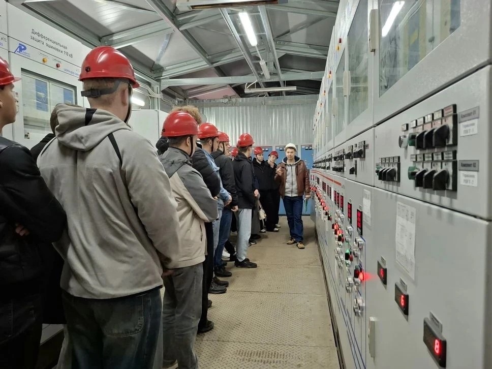 Студенты ТвГТУ познакомились с работой Центра управления сетями и подстанции «Южная» «Тверьэнерго»