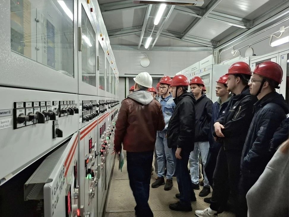 Студенты ТвГТУ познакомились с работой Центра управления сетями и подстанции «Южная» «Тверьэнерго»