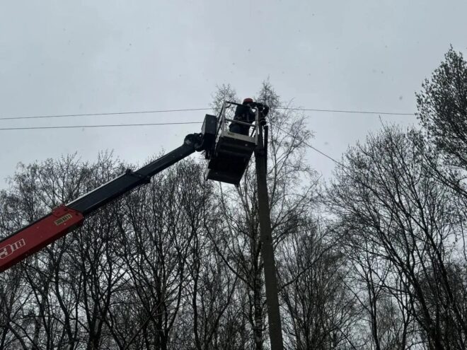 720 энергетиков ликвидируют последствия циклона в Тверской области