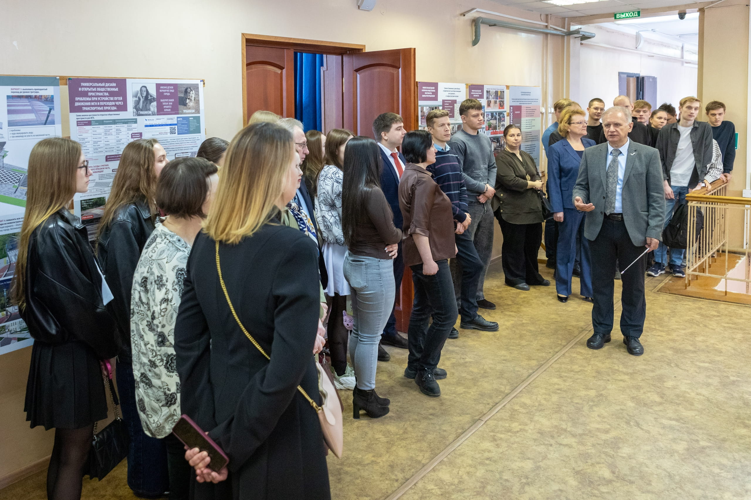 В Тверском Политехе открылась выставка примеров проектирования доступной среды «Город в деталях»