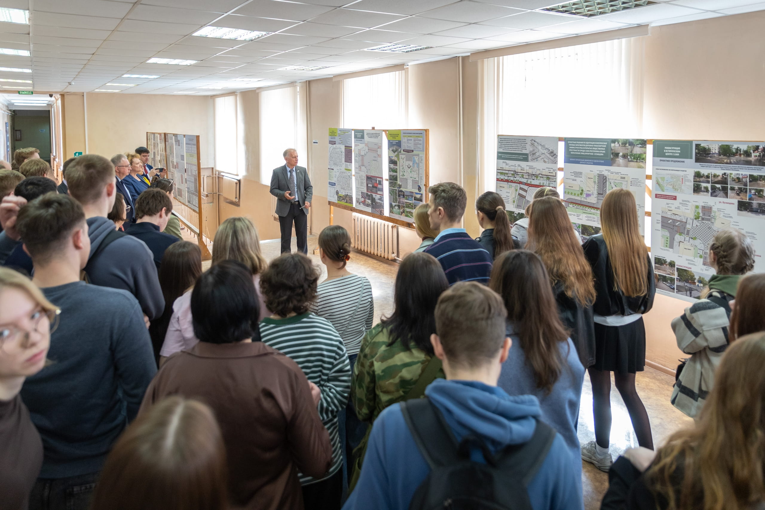 В Тверском Политехе открылась выставка примеров проектирования доступной среды «Город в деталях»