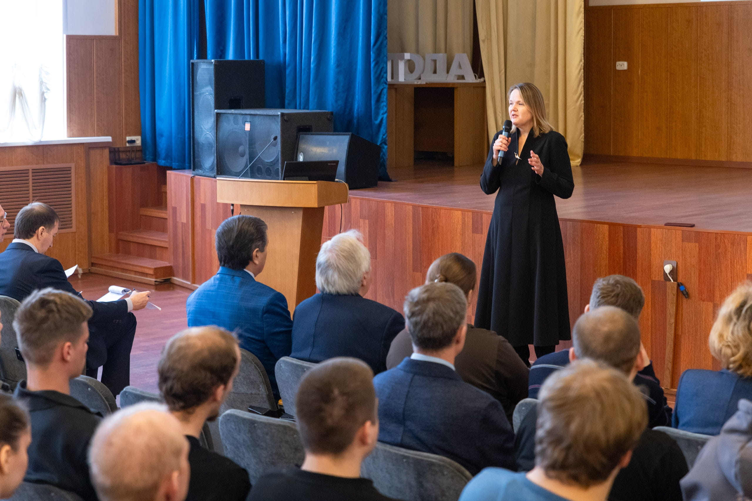 В Тверском Политехе открылась выставка примеров проектирования доступной среды «Город в деталях»