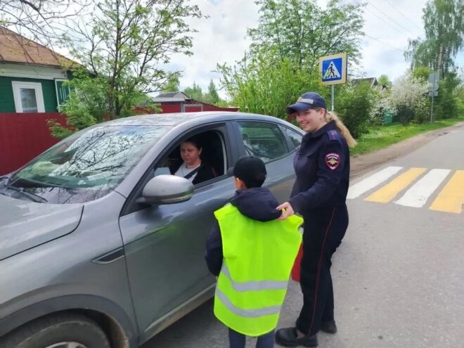 Дети напомнили водителям о безопасности: в Кашине прошла акция "Письмо водителю"