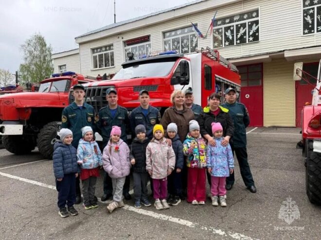 Бологовские пожарные распахнули двери: день открытых дверей в 25-й части МЧС