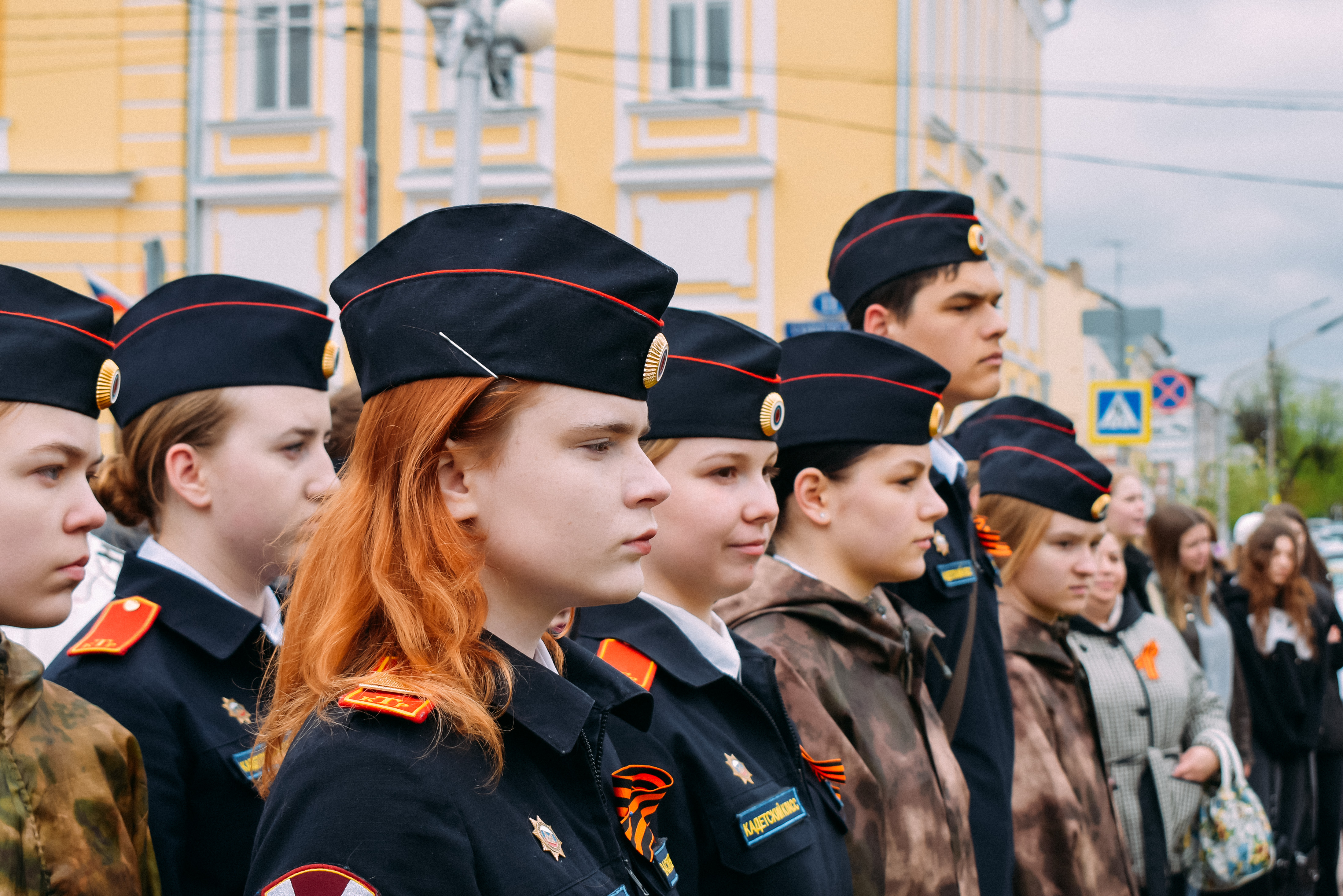 В Твери проходят церемонии возложения цветов к братским могилам