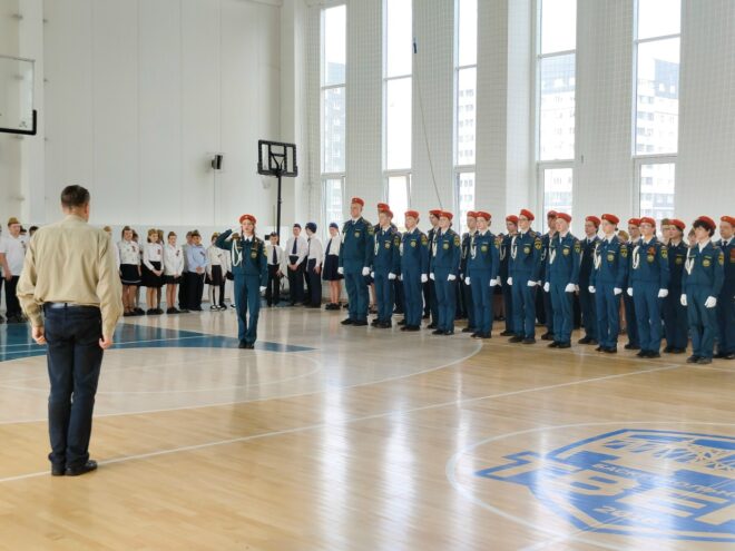 Четвероклассники Твери показали дисциплину и сплочённость на смотре строя и песни