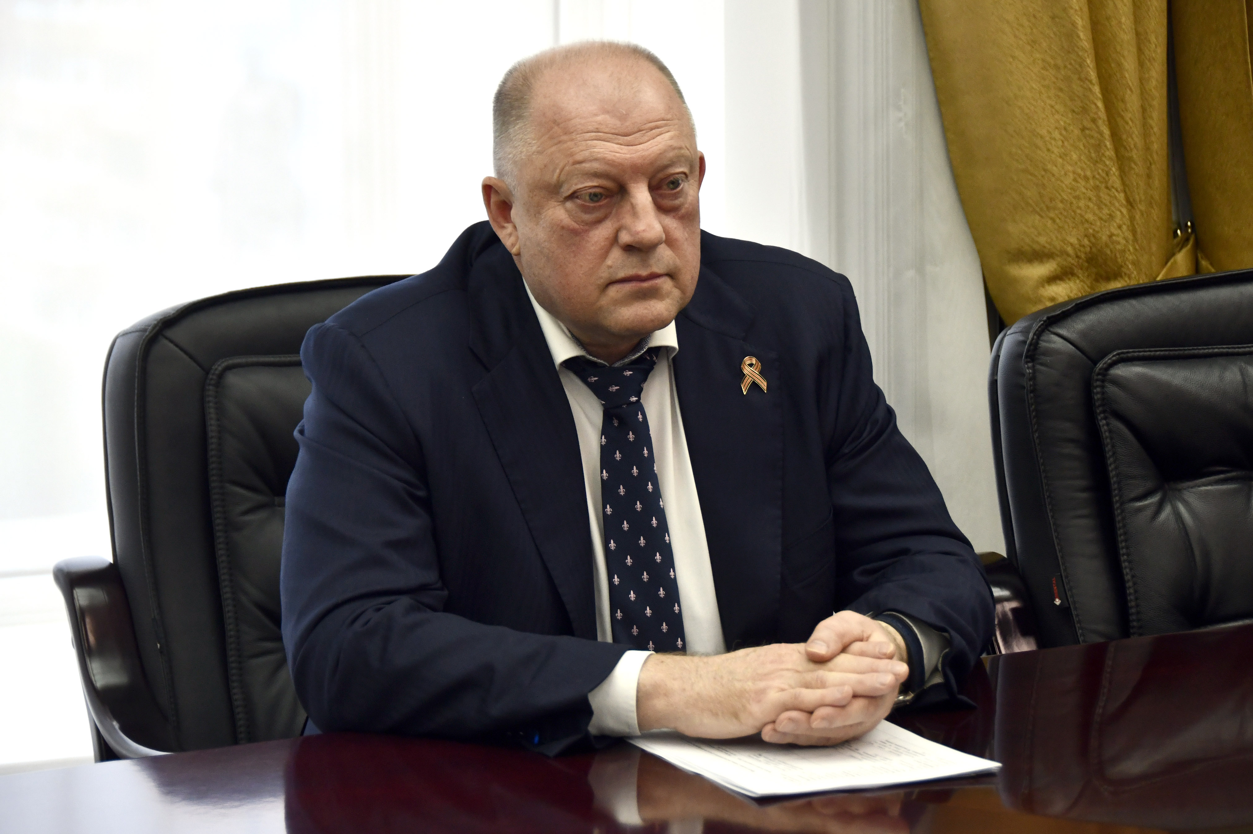 Ни слова о пустом — поэтесса передаст книги на Донбасс