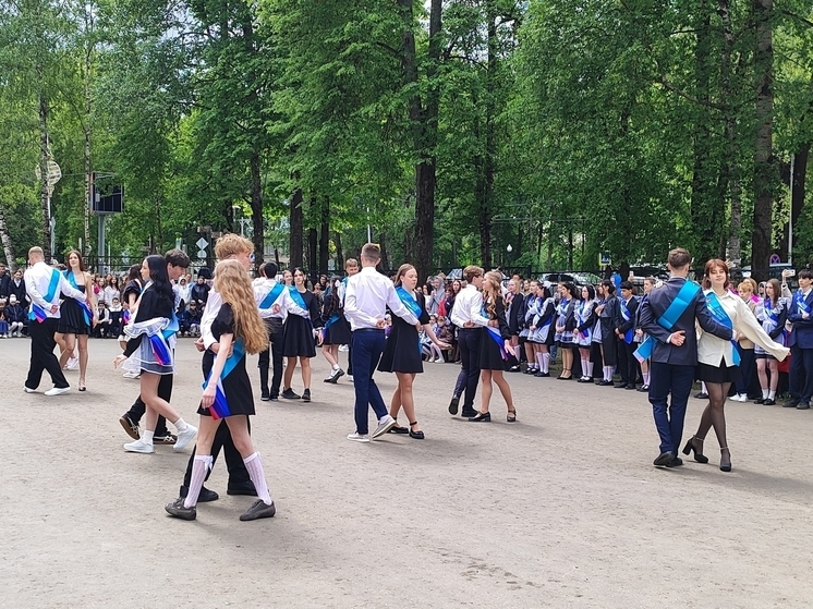 В Лихославле прозвенели последние звонки