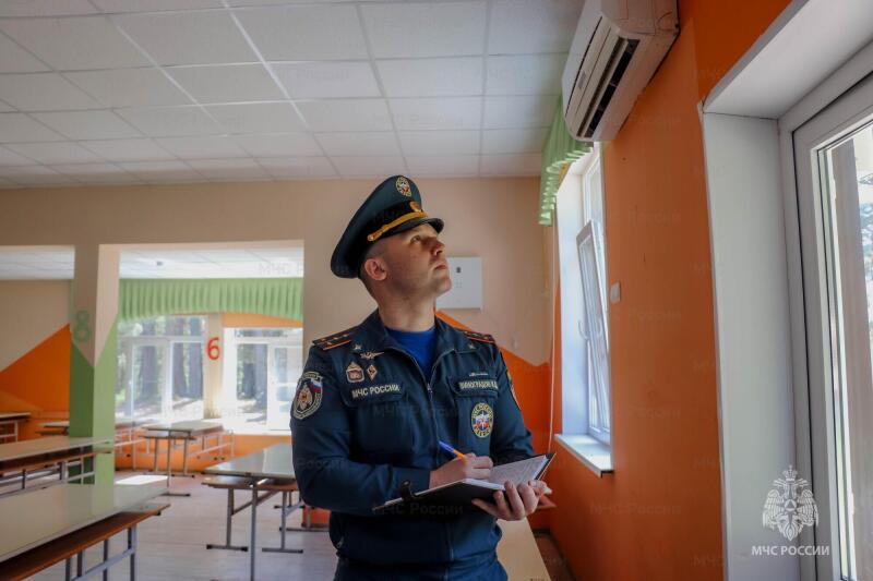 Летний отдых под присмотром: Сотрудники МЧС Тверской области проверяют детские лагеря на безопасность Летний отдых под присмотром: Сотрудники МЧС Тверской области проверяют детские лагеря на безопасность