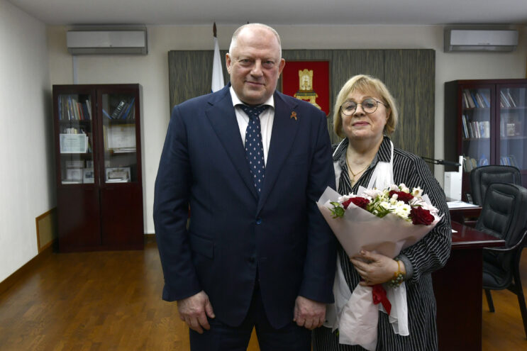 Ни слова о пустом — поэтесса передаст книги на Донбасс