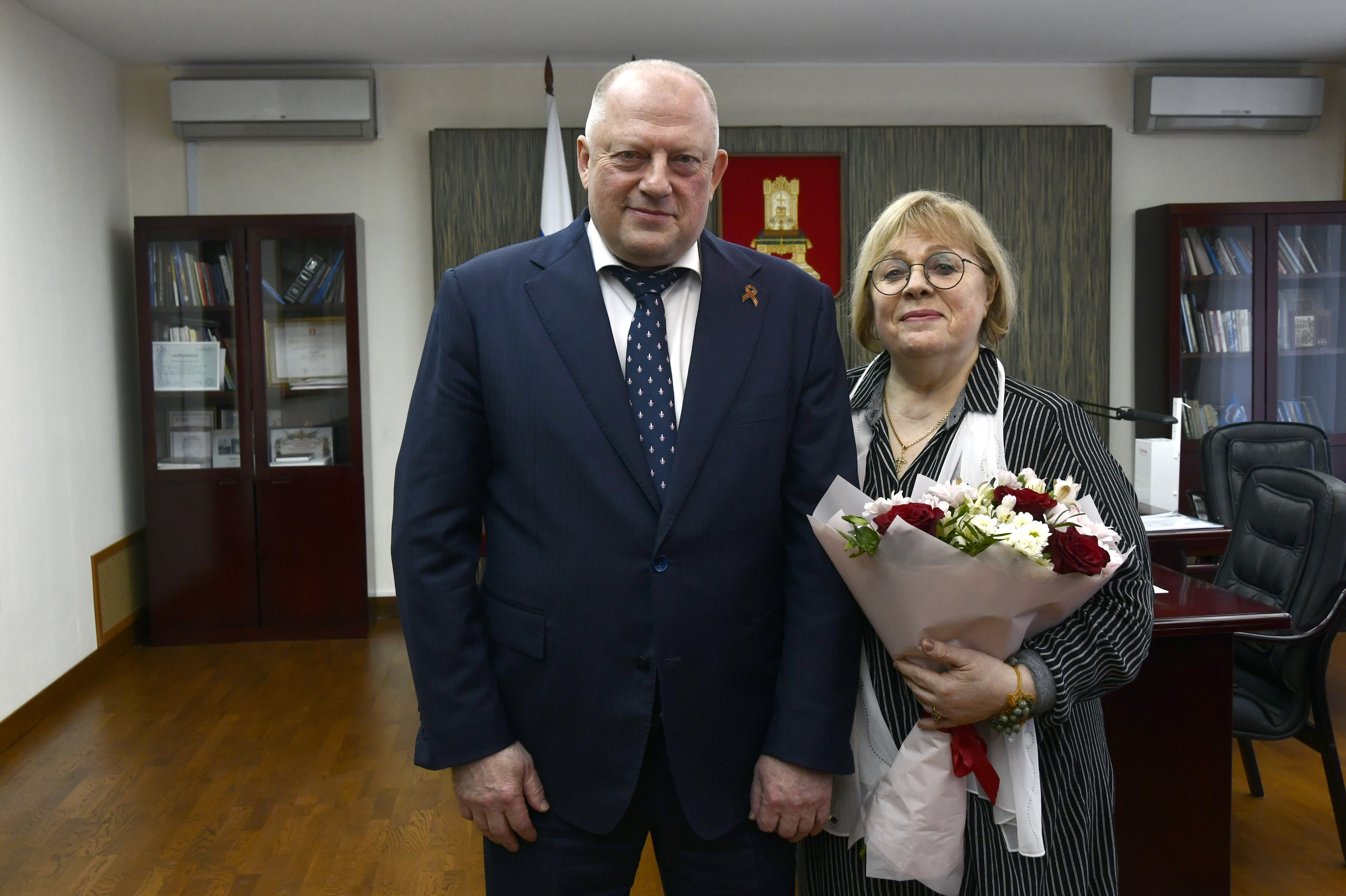Ни слова о пустом — поэтесса передаст книги на Донбасс
