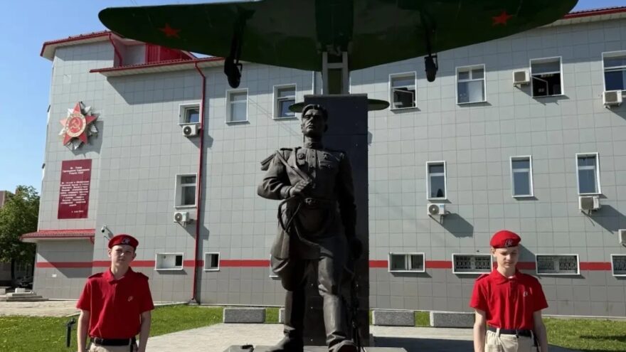 Подвиг, не знающий преград: В Бологое отметили 110-летие Алексея Маресьева