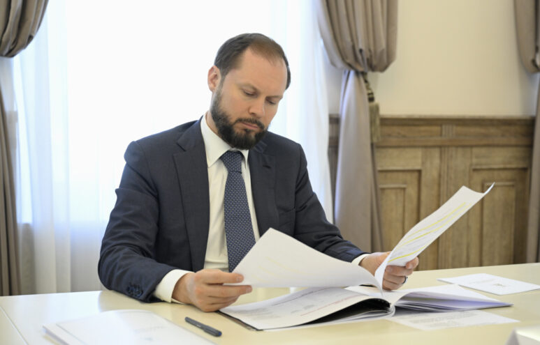 Королев поддержал идею о новом почётном звании для Оленинского округа Королев поддержал идею о новом почётном звании для Оленинского округа