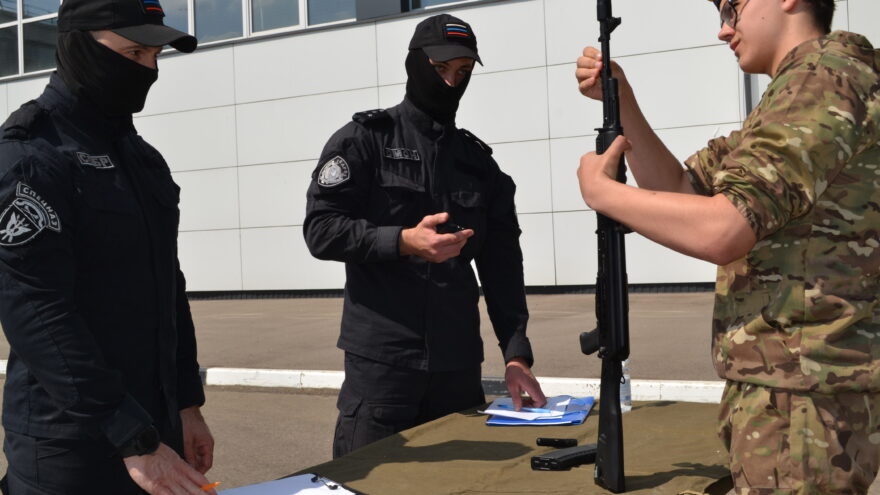 Росгвардейцы оценили навыки обращения с оружием на проекте «Хранители истории» в Твери
