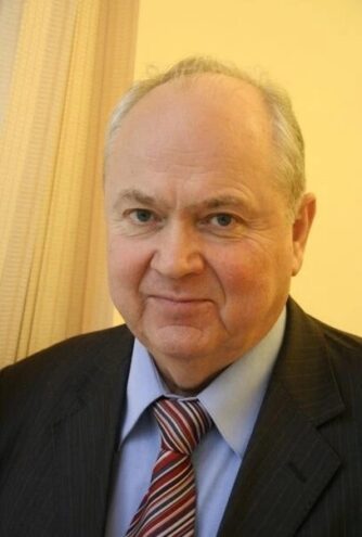 «Нравственный ориентир» Королев поздравил легендарного ректора медакадемии