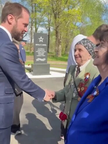 Виталий Королев не сдержал слёз, поздравляя торжокских ветеранов